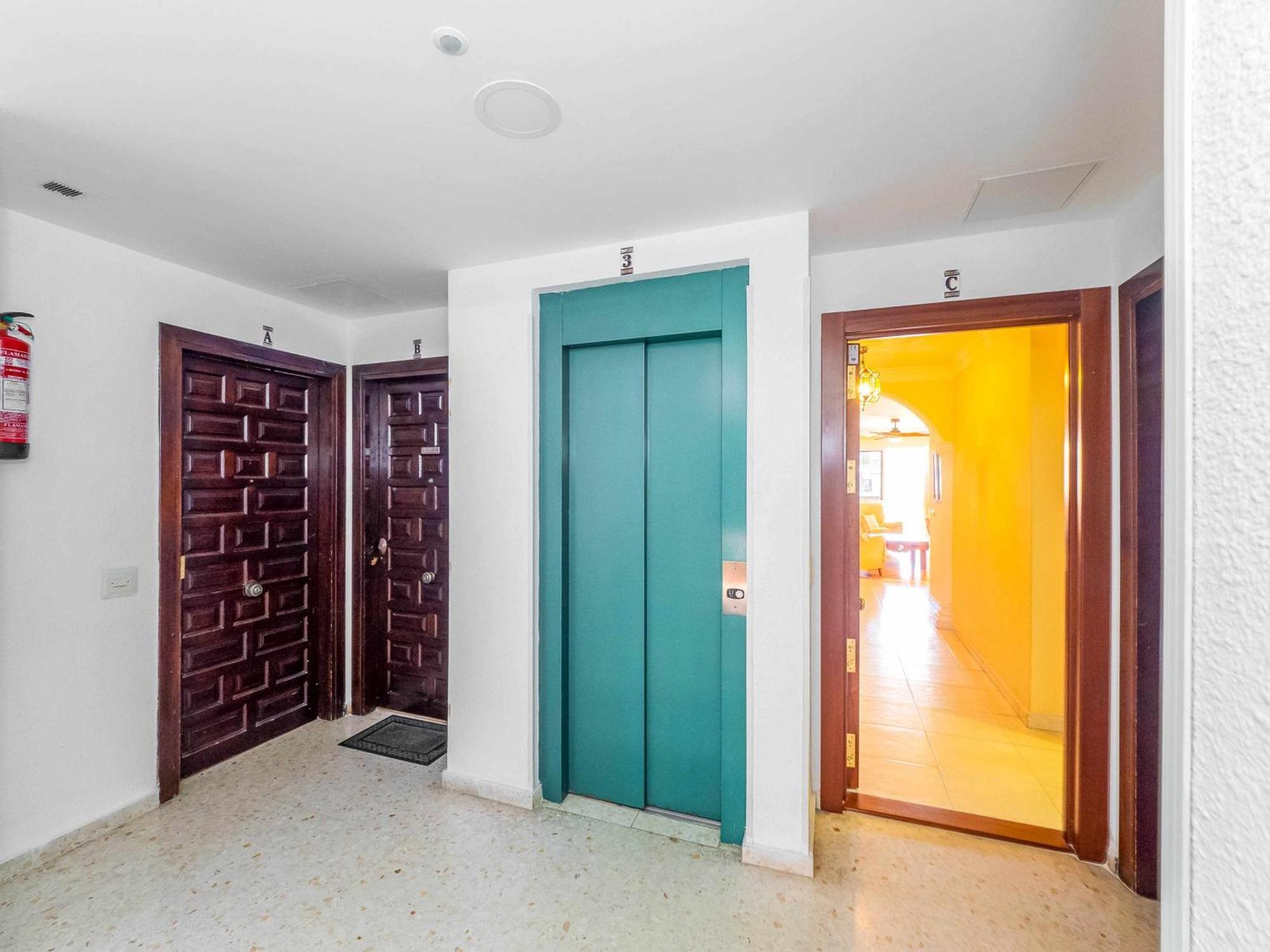 Centrico Apartamento Con Terraza En La Playa Рінкон-де-ла-Вікторія Екстер'єр фото