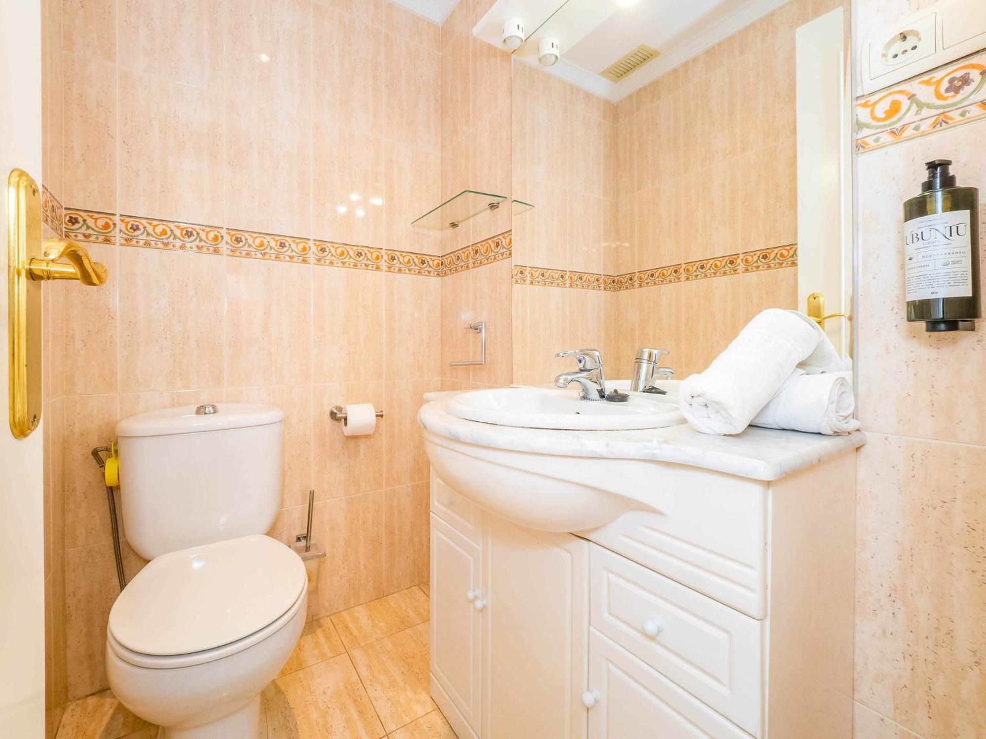 Centrico Apartamento Con Terraza En La Playa Рінкон-де-ла-Вікторія Екстер'єр фото